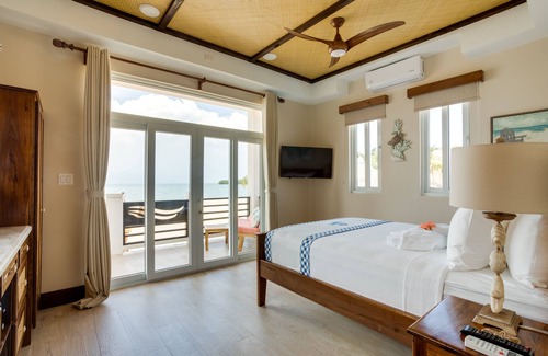 Placencia Resort | Luxus-Cabana am Strand mit Poolbar