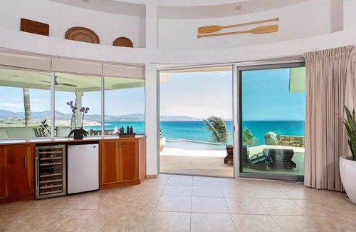 Buenavista Haus | Luxury Beachfront Gem ~ Panoramic Sea Views ~ Heated Pool