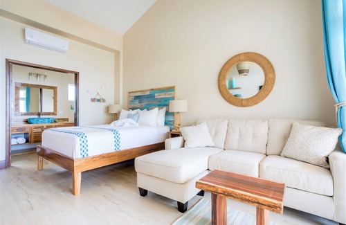 Placencia Resort | Luxuriöses Studio am Strand mit Poolbar