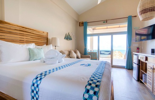 Placencia Resort | Luxuriöses Studio am Strand mit Poolbar
