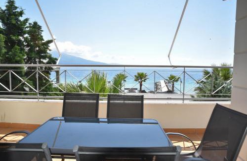 Nees Pagases Haus | Luxury Beachfront Suite