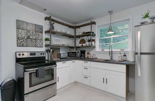 West Meade Haus | Luxury Belle Meade Oasis - 5 Star Home West Meade