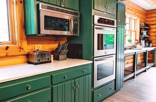 Butler Kabine | Luxury cabin, hot tub, pool, fire pit, sleeps 20