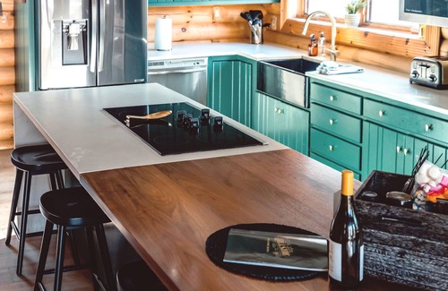 Butler Kabine | Luxury cabin, hot tub, pool, fire pit, sleeps 20