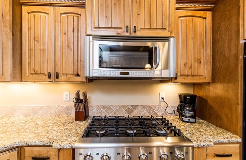 Zion National Park East Entrance Kabine | Luxuriöses Blockhaus in den ZION Bergen, Privatsphäre, Zugang zum Pool, 10 min. nach Zion