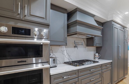 Capitol Hill Haus | Luxury Capitol Hill Home steps from US Capitol. 4BR 4.5 Bath Patio and Deck