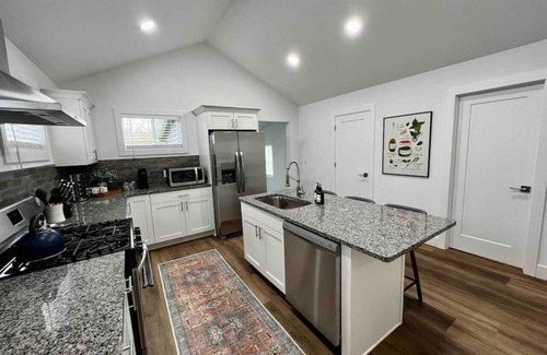 Perrysburg Wohnung | Luxury & Charm in Downtown Perrysburg!