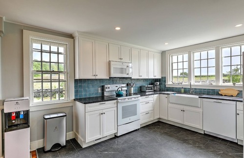 Tiverton Sonstige | Luxury Coastal Farmhouse Steps from the Beach Entire House Sleeps 6