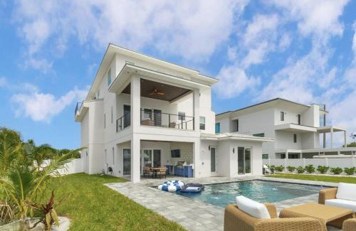 Cocoa Beach Haus | Luxury Cocoa Beach Oceanview Beach House Heated Private Pool, Spa & Beach Access Sleeps 12