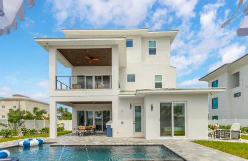 Cocoa Beach Haus | Luxury Cocoa Beach Oceanview Beach House Heated Private Pool, Spa & Beach Access Sleeps 12