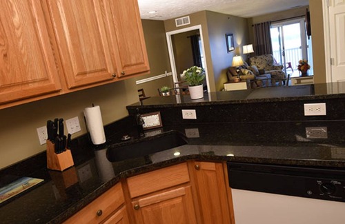 Cadillac Eigentumswohnung | Luxury condo on all-sports Lake Cadillac, Michigan