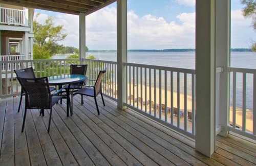 Cadillac Eigentumswohnung | Luxury condo on all-sports Lake Cadillac, Michigan