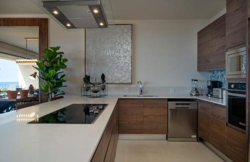 El Tezal Wohnung | Luxury Condo with Ocean View, Balcony, and Pool