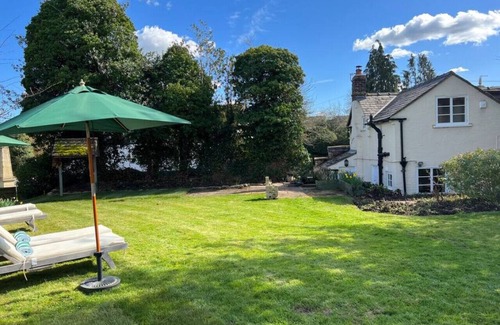 Northway Haus | Luxury Cottage with Garden