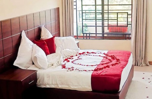 Ongata Rongai Kabine | Luxury Deluxe Double Room in Karen Nairobi