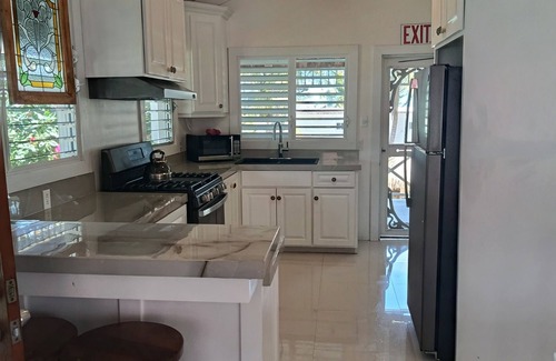Caye Caulker Haus | Luxury Deluxe King Suite