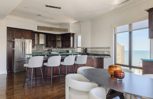 Rush and Division Wohnung | Luxury Designer Penthouse NW | Pool | Gold Coast