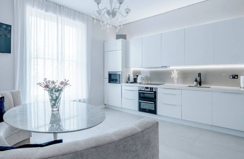 South Hampstead Wohnung | Luxus & Eleganz im Period Haven mit Südbalkon