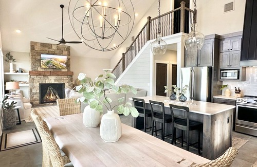 Roach Haus | Luxury Family Retreat - New Lakefront Home on calm cove - Private Dock - Firepit