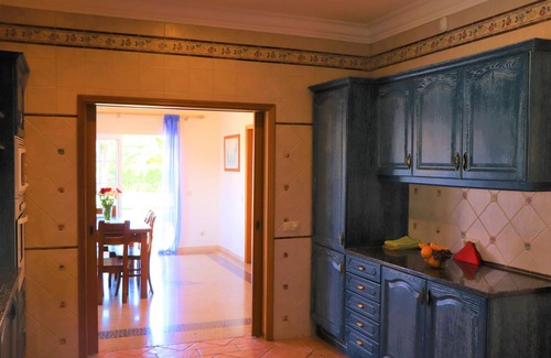 Almancil Villa | Luxuriöse Privatvilla mit privatem beheiztem Pool, Tennisplatz, Putting Green