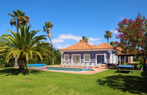 Almancil Villa | Luxuriöse Privatvilla mit privatem beheiztem Pool, Tennisplatz, Putting Green