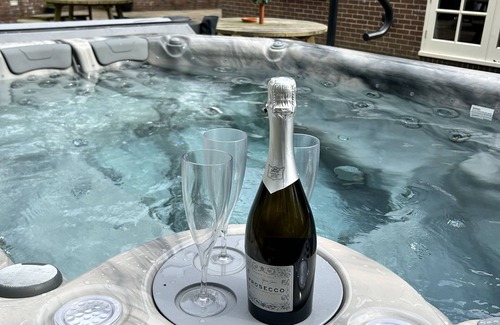 Munslow Haus | Luxury Farmhouse with Hot Tub, sleeps up to 20 people