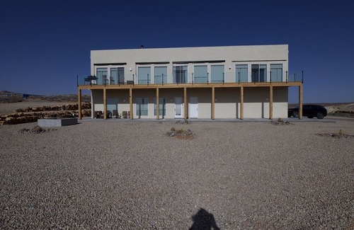 Big Water Haus | Luxury four bedroom home with 5 bathrooms 8 miles from Lake Powell