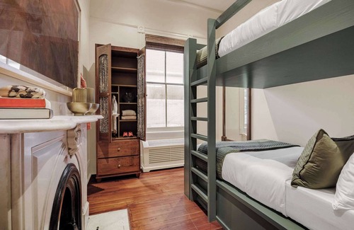 Touro Hotel | Luxury Garden District Retreat With Heated Pool