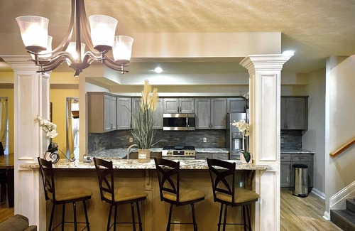 Livingston Park Haus | "Luxury Haven for Large Gatherings: 4BD/4BA”