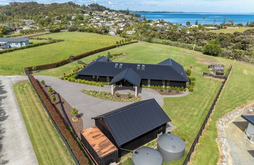 Hihi Haus | Luxury haven in Hihi, access to Doubtless Bay from your doorstep