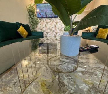 Quartier Industriel Wohnung | Luxury haven with pool