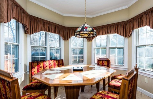 Granger Haus | Luxury home 15 mins to Notre Dame University! (51660)