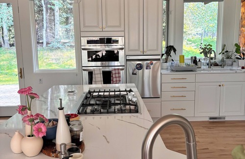 Sun Valley Haus | Luxury home by the river minutes to Sun Valley