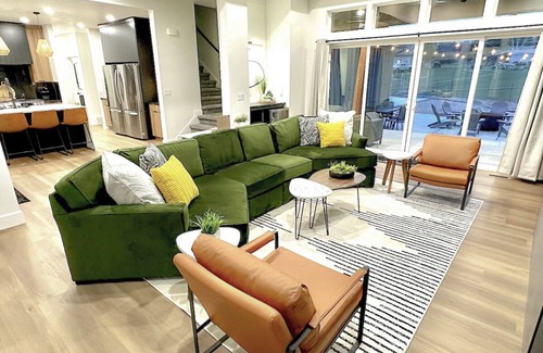 Lava Hot Springs Haus | Luxury Home! Hot Tub, SportCourt, Putting Green, & BunkRoom for kids!