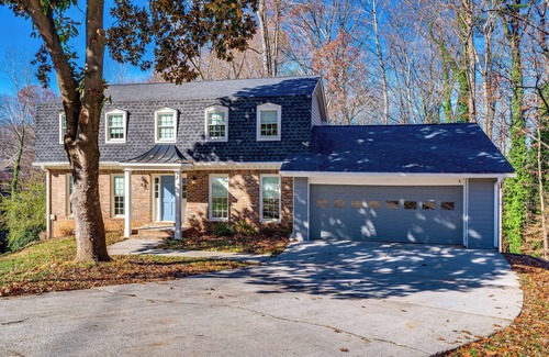 North Brookhaven Haus | Luxury Home in Brookhaven Atlanta with Pool Table for 30+ Days stays
