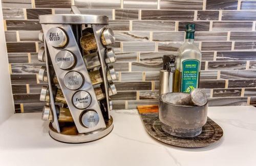 Dunn Loring Haus | Luxury Home in Heart of Vienna w/ huge backyard