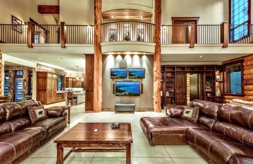 Tahoe City Haus | Luxury home next to Truckee River! Bike to Tahoe City and down the West Shore