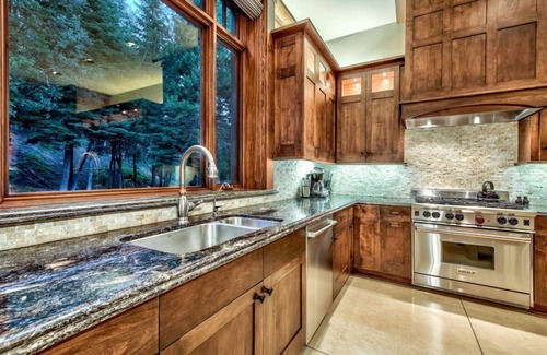 Tahoe City Haus | Luxury home next to Truckee River! Bike to Tahoe City and down the West Shore