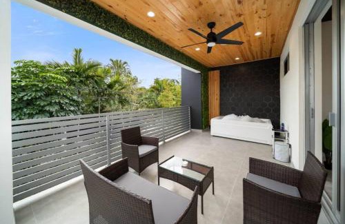 Victoria Park Haus | Luxury Home w 2 Pools near Beach