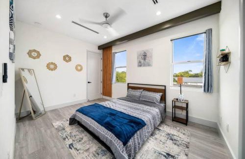 Victoria Park Haus | Luxury Home w 2 Pools near Beach