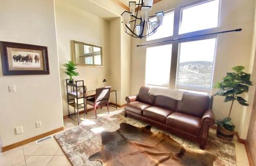 Pocatello Haus | Luxury home w a View- biking and hiking near