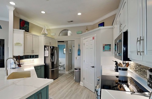 Painters Walk Haus | Luxury Home with Water Views, Private Pool+ Outdoor Bar + Grill