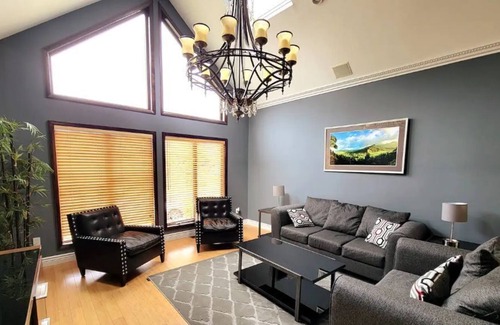 Pomona Haus | Luxury Home + XL Pool near NYC/Harriman State Park