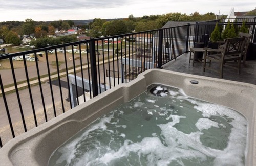 Berlin Wohnung | Luxury Hot Tub Suite in Downtown Berlin 304