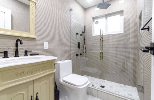 Boulevard Heights Haus | Luxury House 5min to the HardRock Casino!! W/ Sauna & Jacuzzi