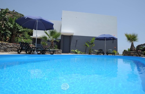 Arco da Calheta Haus | Luxus-Ferienhaus-Ensuite mit Dusche-Meerblick-Casa Frangipani