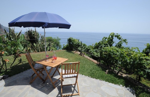 Arco da Calheta Haus | Luxus-Ferienhaus-Ensuite mit Dusche-Meerblick-Casa Frangipani