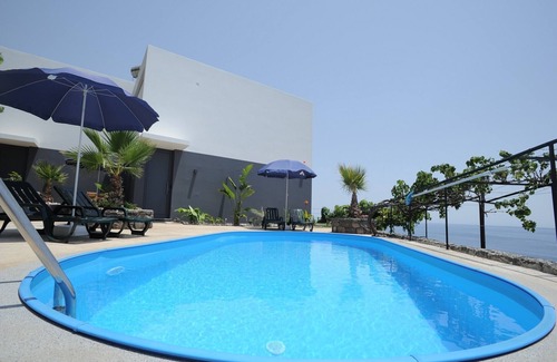 Arco da Calheta Haus | Luxus-Ferienhaus-Meerblick-Ensuite mit Dusche-Casa Nenufar