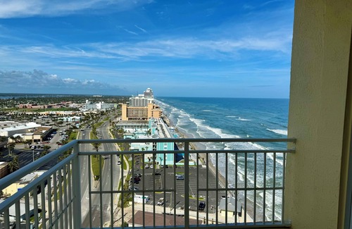 Holly Hill Eigentumswohnung | Luxury in Daytona Beach! 3 BR, 3 Bath Beachfront Condo. 15th flr Views!