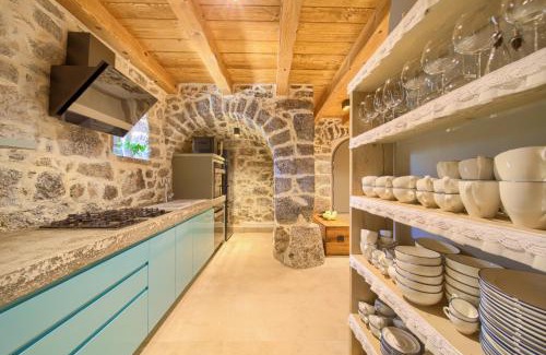 Nenadici Villa | Luxury Jerini House with pool